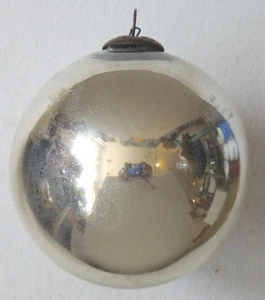 Antiguo adorno de Navidad bola de plata de 4" con tapa de latón ornamentado D7488 - Imagen 1 de 4