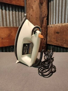 Ferro da stiro per vestiti Black & Decker Light n' Easy Steam Dry *Testato e funzionante* - Foto 1 di 12