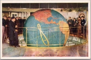 Postal de la ciudad de Nueva York "Lobby and Globe in THE NEWS BUILDING" periódico c1930s - Imagen 1 de 2