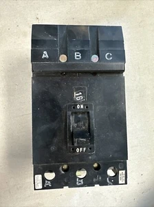 Square D Q2 Q232150 Leitungsschutzschalter 3-polig 150 Ampere 240V schwarz - Bild 1 von 5