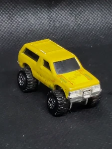 Vintage Hot Wheels Micro Mini Racers Chevy Blazer 2 pollici giallo verde - Foto 1 di 16