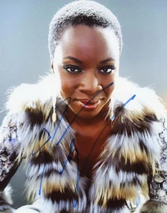 Danai Gurira "The Walking Dead" Autogramm signed 8x10 Foto B - Bild 1 von 1