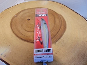 One Yo-Zuri 3DB Jerkbait 110 Suspending 4-3/8" 1/2oz Ghost Sexy Shad R1355 - Bild 1 von 5