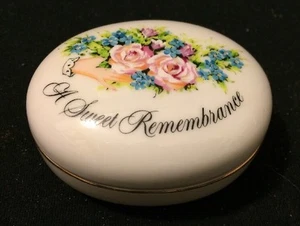 Faience Collectible Valentine Remembrance Box Avon 1982  - Picture 1 of 4