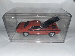 Welly 1970 Dodge Challenger T/A Red 1/24 In Display Case READ DESCRIPTION