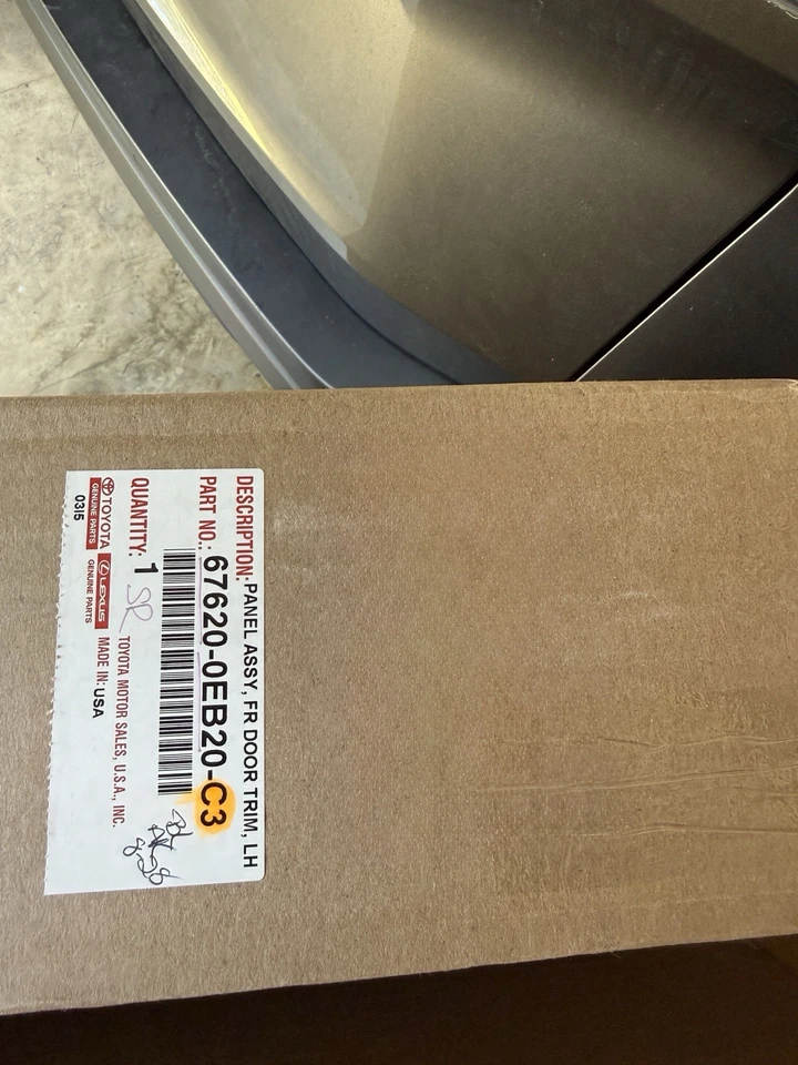 Painel de acabamento interno da porta dianteira esquerda Toyota Grand Highlander 2024-2025 fabricante de equipamento original - Imagem 1 de 4