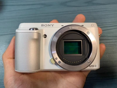 Solo cuerpo de cámara sin espejo Sony Alpha NEX-3N - Montaje E compacto - 100 % funcionando Foto 1 de 4