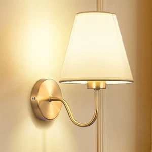 Applique Da Parete per Interno, Lampada Da Parete in Oro Con Paralume in Tessuto - Foto 1 di 12
