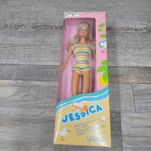 Traje de baño vintage Barbie muñeca clon Uneeda Jessica playa en caja - Imagen 1 de 9