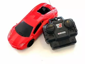 Control remoto coche de carreras juguete con escala 1:20 con luz y color rojo y 3+ - Imagen 1 de 12