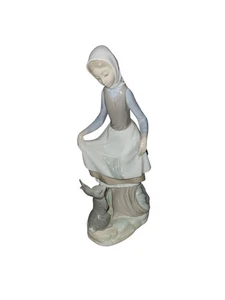 LLADRO 4826 Retired Rabbit Food Figurine - Picture 1 of 3