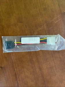 Micro Steckverbinder 4-polig Molex auf Dual SATA Netzteil (50er Pack) - Bild 1 von 2