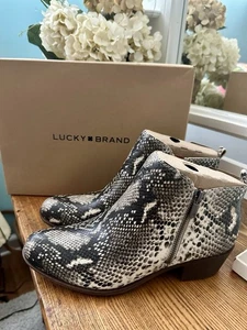 New-Lucky Brand Basel Ankle Snake Boots Avorlo Snake Low Cut Ankle Sz-10 - Picture 1 of 10