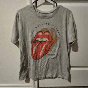 Camiseta gráfica de la gira de Estados Unidos de los Rolling Stones 1976 banda de rock gris - Imagen 1 de 4