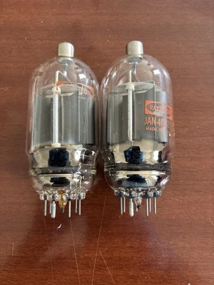 Pair Raytheon 4D32 Electron Tubes - Image 1 of 2