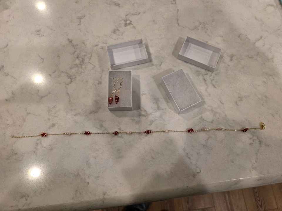 红色玻璃和淡水珍珠项链和耳环套装 — 第 1/4 张图片