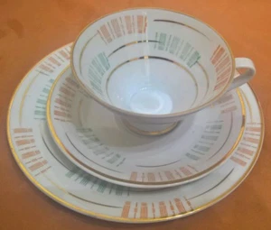 Sammeltasse, Teller und Untertasse aus Nachlass, Alter und Hersteller unbekannt - Bild 1 von 4