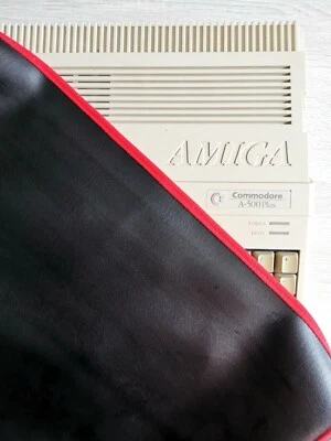 RETRO READY AMIGA 500 / AMIGA 500PLUS - PIEL SINTÉTICA - NEGRO - CUBIERTA ANTIPOLVO - ELEGANTE