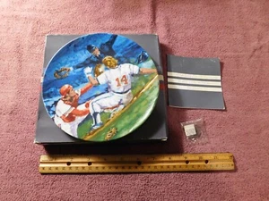 Baseball Collector Plate Vintage 1985 Avon Moments of Victory Collection - Picture 1 of 4