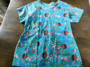 Doc McStuffins Scrubs Homemade size Medium "That'll Cost You One Hug" Blue - Picture 1 of 4