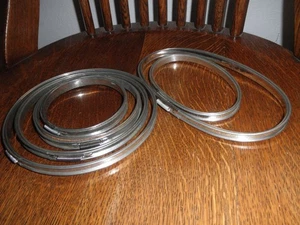 6 VINTAGE METAL EMBROIDERY HOOPS, CORK LINED, SPRING TENSION - Picture 1 of 7