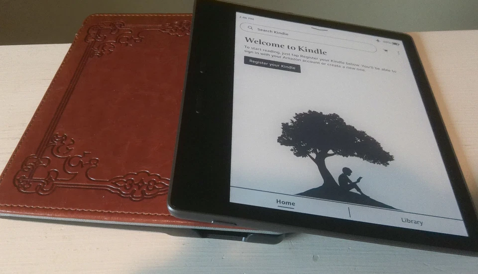 Amazon Kindle Oasis 7 inch 8 gig 9th gen - CW24Wi - Image 1 of 4