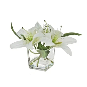 Mia Stanza Künstliche Lilien in Glas Würfel Vase - Bild 1 von 7