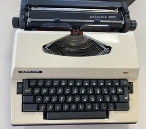 Adler Gabriele 2000 elektrische Schreibmaschine 70er Jahre tragbare Abdeckung - Bild 1 von 9