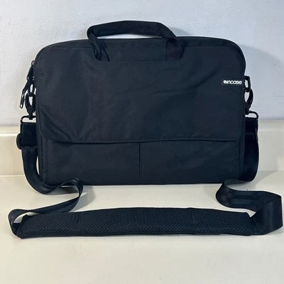 Incase Laptop Messenger Bag Black Padded Shoulder Strap 15" Travel Work Office - Image 1 of 4
