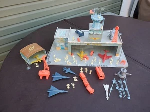 Marx Tin Litho Air Terminal and Hanger /Jetport with figures, planes accessories - Picture 1 of 20
