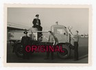 Orig Foto 50er Männer der Flughafen Feuerwehr Berlin mit Tank LKW Unimog