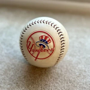 2000 Fotoball New York Yankees Large Commemorative Baseball MLB Sammlerstück RAR - Bild 1 von 4