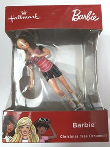 Hallmark 2018 Fußball Barbie Weihnachtsbaum Red Box Edition Ornament Neu im Karton - Bild 1 von 1