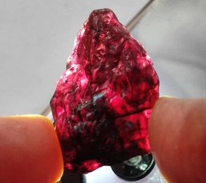 Zertifizierter 69,25 ct natürlicher roter Painit grob unbeheizt Mosambik Facette Edelstein - Bild 1 von 7