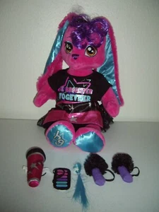 T26 Usado en Excelente Condición Build A Bear Honey Girl HG Risa Pink Rock Star Peluche Conejo 20" Accesorio - Imagen 1 de 9