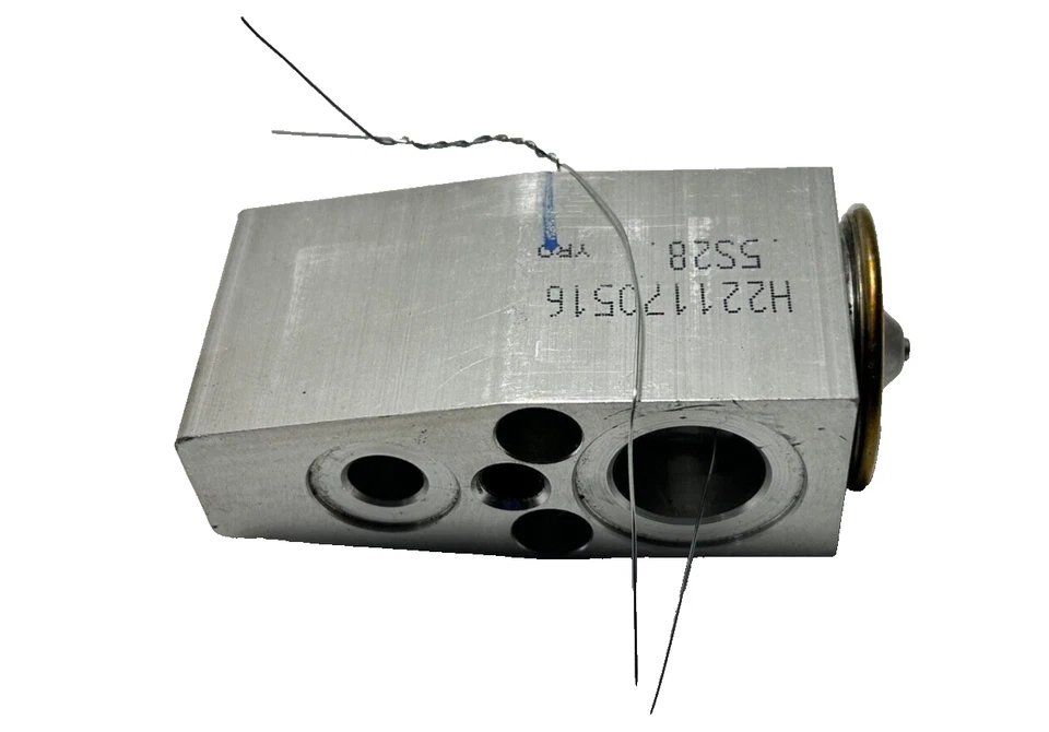 VOLKSWAGEN PASSAT 2012-2022 AIR CONDITIONING AC EXPANSION VALVE CONNECTOR OEM - Image 1 of 4