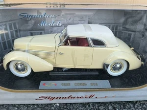 1:1 8White 1936 CORD 8108 Classic Car Alloy Model - Picture 1 of 5