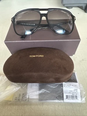 Gafas de sol Tom Ford TF753 Raoul marco negro brillante lente gris degradado 62-14-140 Foto 1 de 4