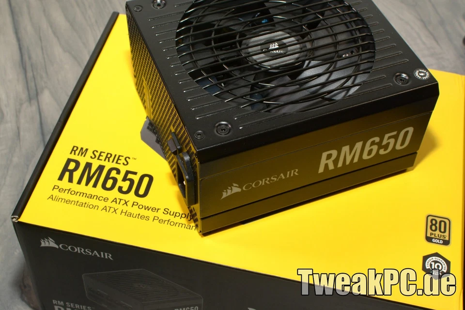 Corsair RM650 PC-Netzteil, Schwarz 650W - Bild 1 von 1