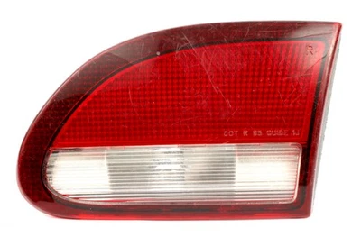 Luz trasera lateral derecha montada en tapa Chevrolet Cavalier 1995-1999 16519344 Foto 1 de 2