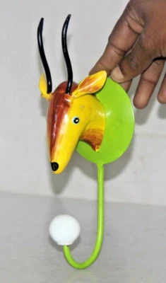 Gancho colgante de pared pintado a mano con forma de ciervo amarillo de hierro Foto 1 de 4