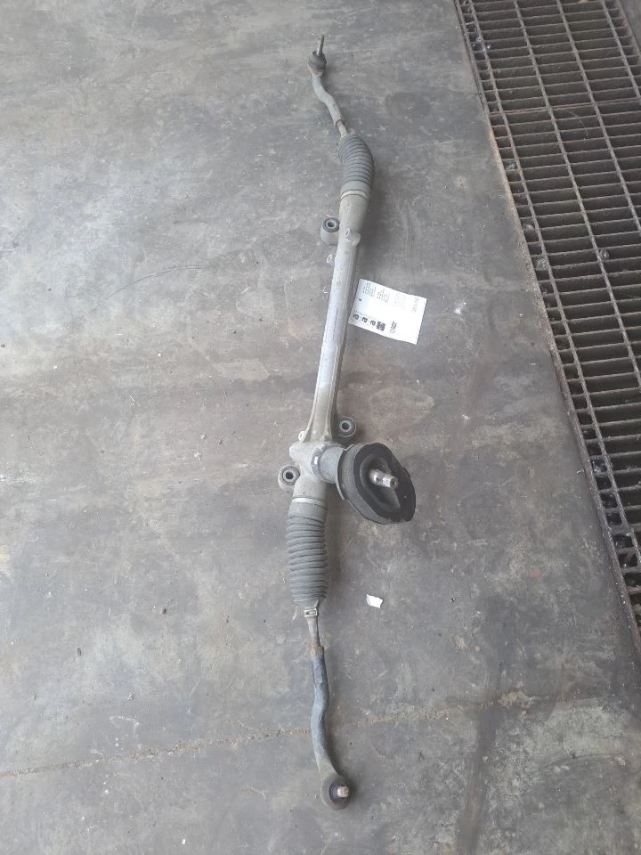 Engranaje/estante y piñón de dirección asistida 2014 Mazda 3 Sku#4141005 Foto 1 de 4