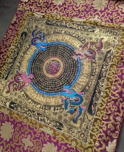 Enorme capolavoro Thangka dipinto a mano in Nepal mantra mandala + draghi 109 x 70 cm - Foto 1 di 6