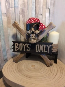 Boys Only Wooden Carved Pirate Plaque Skull & Cross Bones Door Wall Sign - Picture 1 of 4