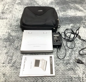 Polaroid PDM-0711 Lettore DVD Portatile Schermo 7" con Custodia Testato - Foto 1 di 7