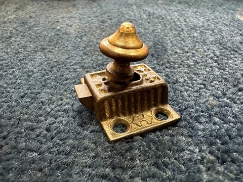 ORNATE ANTIQUE SURFACE MOUNT CABINET LATCH LOCK 1-1/2" BY 1-1/4" WITH BRASS KNOB Cover