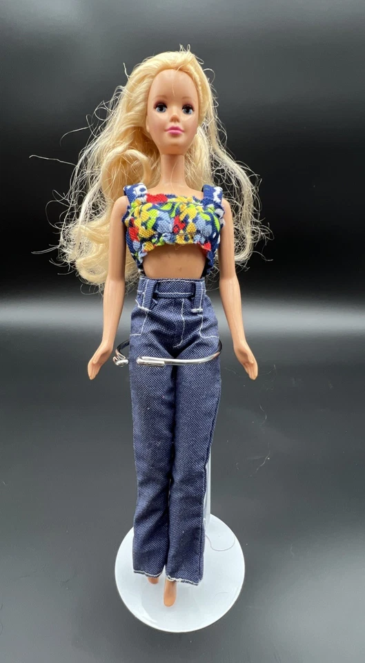 1998 Original Vintage Barbie Sleeping Beauty Doll Mattel. Closes Eyes - image 1 of 4