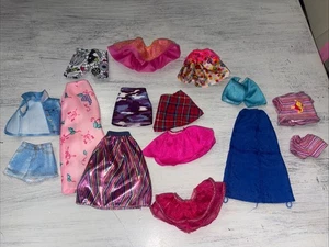 Abbigliamento bambola Barbie - lotto gonne - pantaloncini corti e lunghi ++ #472 - Foto 1 di 9