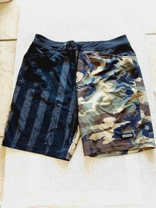 Freedom Industries Board Shorts Uomo Verde Medio Mimetico Bandiera USA Surf 34x8,5 - Foto 1 di 7