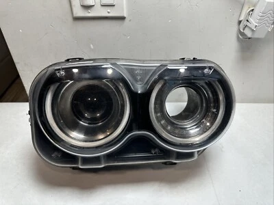 Luz de cabeza lateral derecha Dodge Challenger 2015-2023 OEM 68174064AE Foto 1 de 4